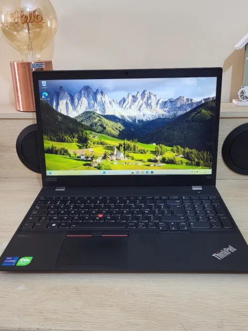 ThinkPad P15s GEN 2 | i7-1165G7 | NVIDIA QUADRO T500 4GB | 16GB RAM | 512GB NVMe SSD | WORKSTATION