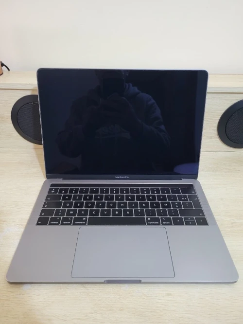 MacBook Pro Touch Bar Mid 2019 13-inch | INTEL CORE I5 QUATRE COEURS | 8GB RAM | 128GB SSD