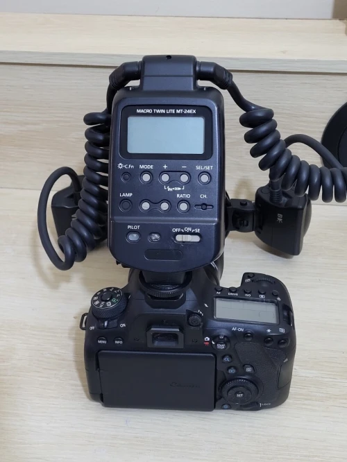 Canon MT-24EX Macro Twin Lite Flash détachable pour appareils photo canon Reflex et compacts