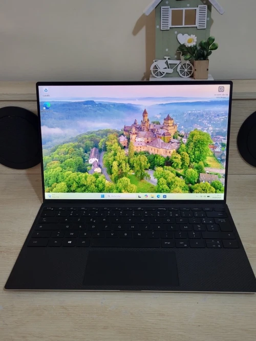 DELL XPS 9300 | CORE i7-1065G7 | 16GB RAM | 512GB NVMe SSD | INTEL IRIS XE GRAPHICS