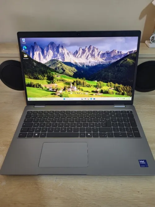 DELL PRECISION 3591 | CORE Ultra 7 165H | NVIDIA RTX 2000 ADA GEN 8GB | 1To NVMe SSD | 32GB RAM | WORKSTATION