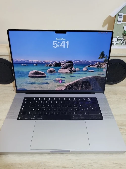 MacBook Pro M1 Max 2021 | 16'' CPU 10 GPU 24 | 32GB RAM | 1TB SSD | CYCLES 79