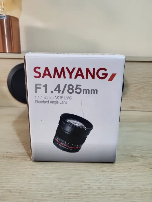 Samyang AE 85mm f/1.4 AS IF UMC plein format -APS-C Objectif portrait pour Nikon F D780 D3500 D850..