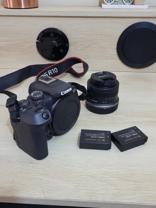 CANON EOS R10 hybride enregistrement en 4K UHD + objectif RF-S 18-45mm F4.5-6.3 IS STM NEUF