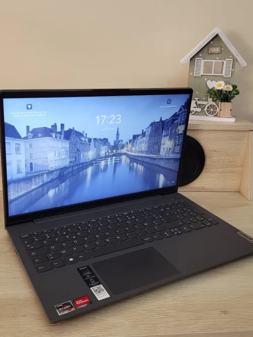 Lenovo IdeaPad 15.6'' FHD | RYZEN 7 5700U | 8GB RAM - 512GB SSD | AMD Radeon Graphics 2GB