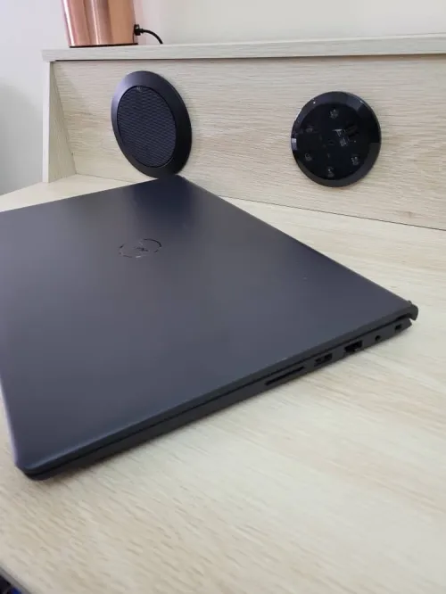 DELL VOSTRO 15.6'' FHD | RYZEN 5 5500U | 8GB RAM | 512GB SSD | AMD RADEON GRAPHICS