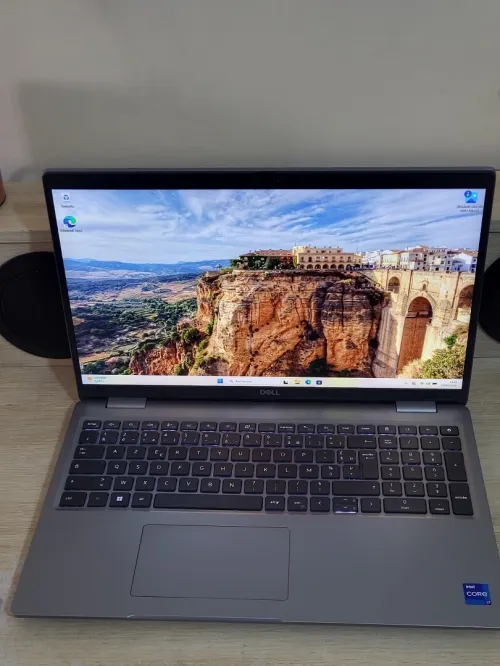 DELL PRECISION 3581 | CORE i7-13700H | NVIDIA RTX A500 4GB | 512 SSD | 16GB RAM | WORKSTATION