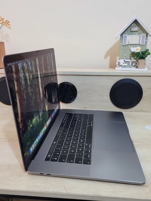 MacBook Pro 16" 2019 | CORE i7 | 16GB RAM | AMD RADEON PRO 555X 4GB | 256GB SSD | GAMME Workstation