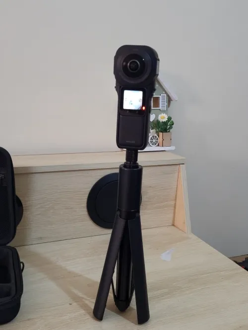 Insta360 One RS 1-inch 360 Edition - Caméra 360 VIDEO UHD 6K avec Deux capteurs 1 Pouce, co-conçue avec Leica, Photo 21MP, stabilisation FlowState, Faible luminosité de qualité, résistante à l'eau