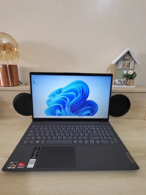 Lenovo IdeaPad 15.6'' FHD | RYZEN 7 5700U | 8GB RAM | 512GB NVMe SSD | AMD RADEON GRAPHICS 2GB