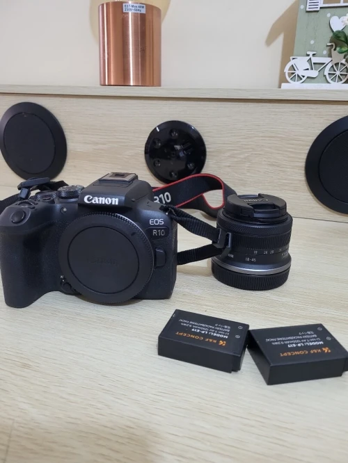 CANON EOS R10 hybride enregistrement en 4K UHD + objectif RF-S 18-45mm F4.5-6.3 IS STM NEUF