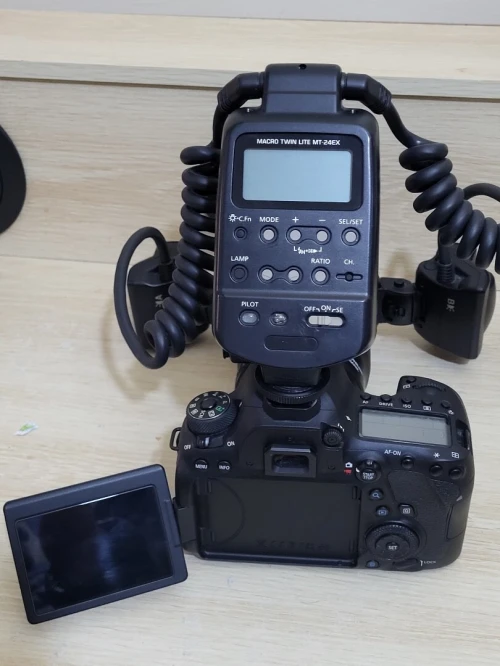 Canon MT-24EX Macro Twin Lite Flash détachable pour appareils photo canon Reflex et compacts