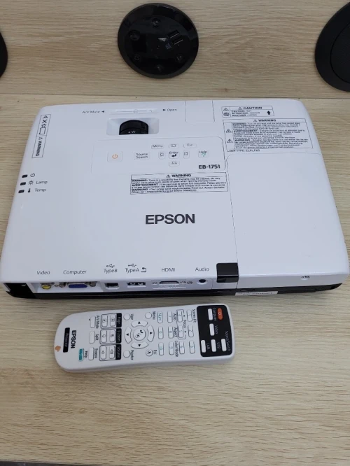 EPSON EB1751 PROJECTEUR 3LCD - PORTABLE - 2600 LUMENS - XGA (1024 x 768) - 4:3 + 2 TÉLÉCOMMANDES