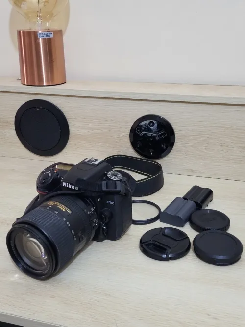 Nikon D7500 DSLR Reflex APS-C DX 20.9 Mégapixels Vidéo 4K UHD + AF-S DX 18-300 mm f/3.5-6.3 G ED VR