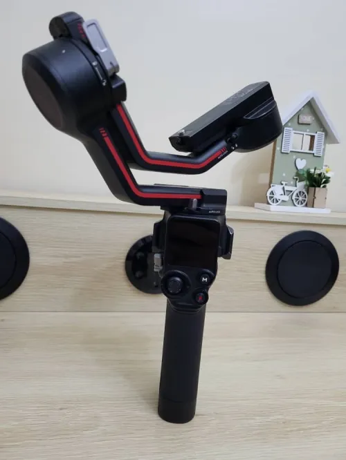DJI RONIN RS 3 Stabilisateur de nacelle à 3 Axes pour Reflex et caméras Canon/Sony/Nikon....