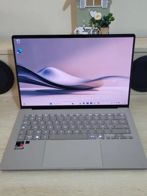 Asus ZenBook A14 14" OLED Full HD+ | Snapdragon X X1-26-100 | 16GB RAM | 512GB NVMe SSD | Qualcomm Adreno x1-45 GPU