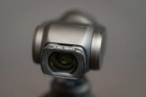DJI Osmo Pocket 3 Créateur Combo Bundle, camera vlog CMOS 1'' et Vidéo 4K/120 ips, digital et petite, Stabilisation à 3 axes, Suivi Facial/Objet, MAP rapide, avec Micro pour un Son net