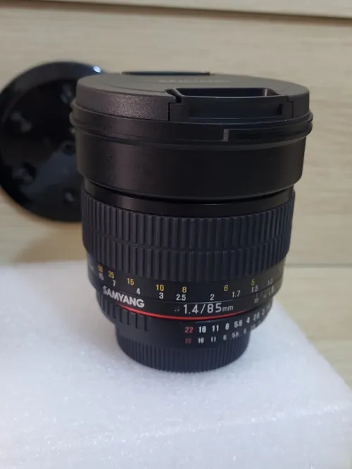 Samyang AE 85mm f/1.4 AS IF UMC plein format -APS-C Objectif portrait pour Nikon F D780 D3500 D850..