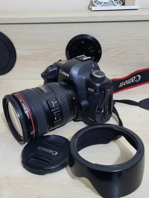 canon 5d mark ii + Canon EF 24-105mm f/4L IS USM