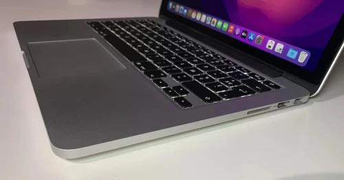 MACBOOK PRO 13 POUCES 2015 | CORE i5-DOUBLE COEUR | 8GB RAM | 256GB SSD | INTEL IRIS GRAPHICS