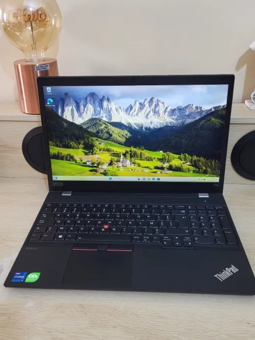 ThinkPad P15s GEN 2 | i7-1165G7 | NVIDIA QUADRO T500 4GB | 16GB RAM | 512GB NVMe SSD | WORKSTATION