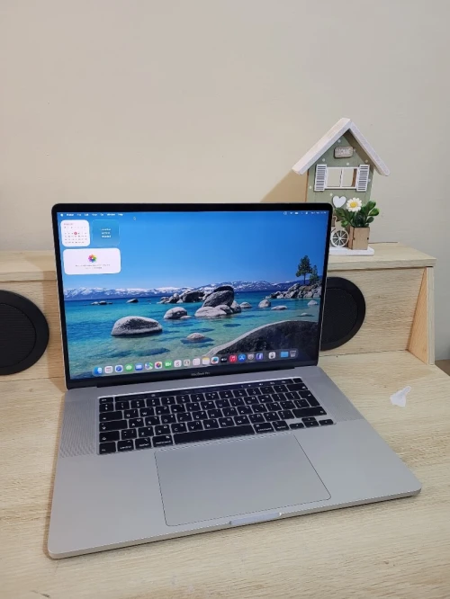 MacBook Pro 16" 2019 | CORE i7 | 16GB RAM | AMD RADEON PRO 5300M 4GB | 512GB SSD |GAMME Workstation