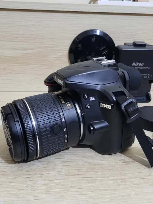 Nikon D3400 Appareil Photo Numérique Réflex 24.2 Mpix + OBJECTIF Nikon AF-P DX Nikkor 18 55mm f 3.5 5.6 g vr