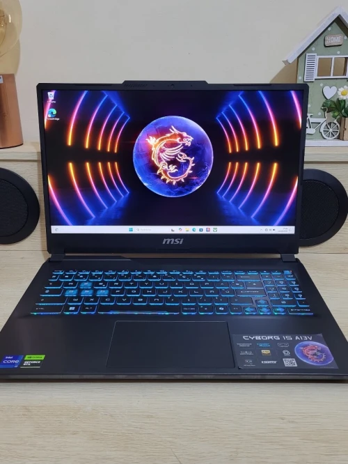 GAMING MSI Cyborg 144 Hz | CORE i7-13620H | NVIDIA RTX 4060 8GB | 512GB SSD | 16GB RAM |