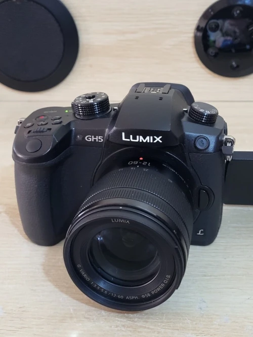 Panasonic Lumix DC-GH5 Appareil photo hybride de 20.3 MP | Vidéo UHD 4K/60p à durée illimitée + OBJECTIF Lumix G Vario 12-60mm f/3.5-5.6 Asph