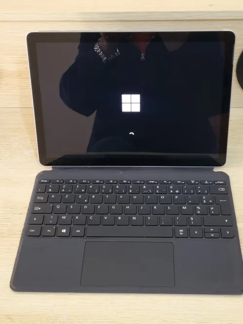 Microsoft Surface GO 2 TACTILE | CORE M3-8100Y 1.61GHz | 8GB RAM | 128GB SSD | | Poids : 544g