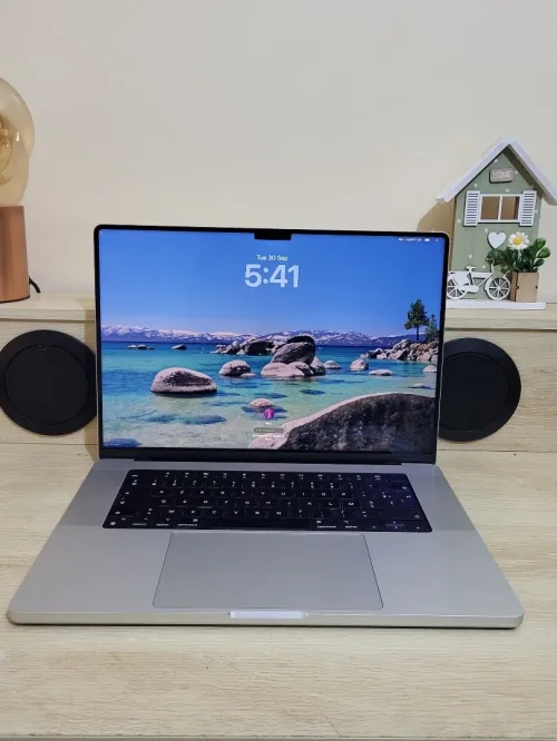 MacBook Pro M1 Max 2021 | 16'' CPU 10 GPU 24 | 32GB RAM | 1TB SSD | CYCLES 79