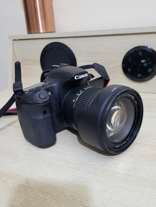 Canon EOS 60D Appareil photo Reflex 18 Mpix CMOS APS-C + Sigma EX 17-50mm - f/2.8 DC OS HSM 