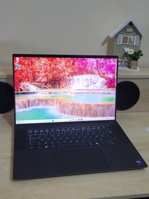 DELL PRECISION 5690 | CORE Ultra 7-165H | RTX 1000 ADA 6GB | 512GB NVMe SSD | 32GB RAM