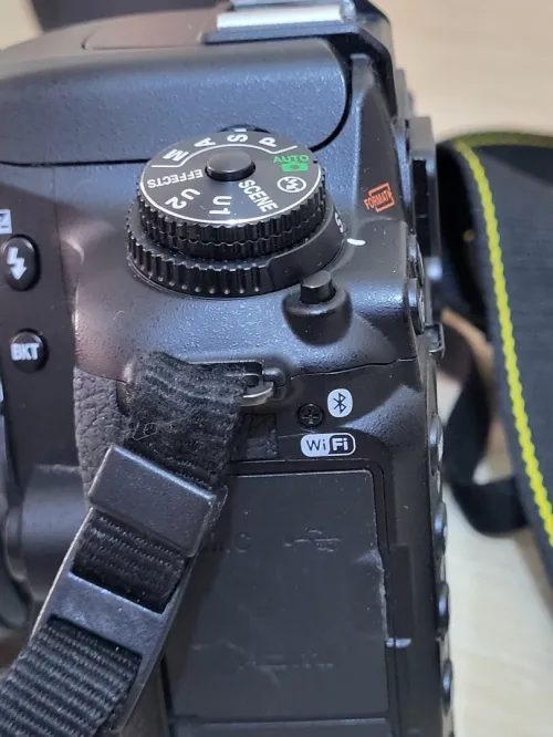 Nikon D7500 DSLR Reflex APS-C DX 20.9 Mégapixels Vidéo 4K UHD + AF-S DX 18-300 mm f/3.5-6.3 G ED VR