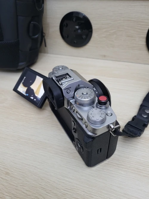 Fujifilm X-T4 sans miroir | 26Mpx | APS-C | 4K/UHD 60 pi/s | + OBLECTIF  TTARTISAN 27mm f/2.8 X AF