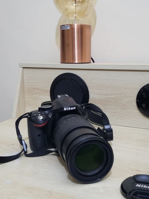 Nikon D5200 Appareil photo numérique Réflex 24,2 Mpix + Objectif AF-S DX 18-105mm f/ ED VR