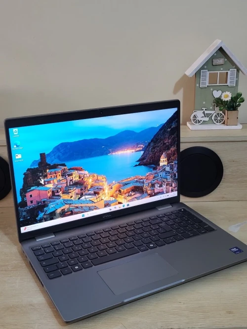DELL PRECISION 3591 | CORE Ultra 7 165H | NVIDIA RTX 2000 ADA GEN 8GB | 1To NVMe SSD | 32GB RAM | WORKSTATION