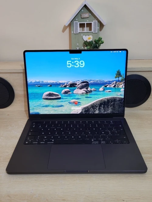 MacBook Pro M4 2024 Noir sidéral | PUCE M4 10 CORE | GPU 10 CORE | 16GB RAM | 512GB SSD | CYCLES 141 | CAPACITÉ BATTERIE 98%