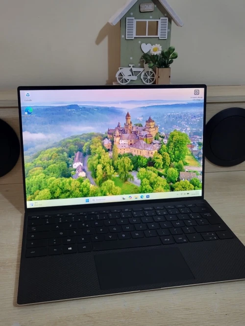DELL XPS 9300 | CORE i7-1065G7 | 16GB RAM | 512GB NVMe SSD | INTEL IRIS XE GRAPHICS