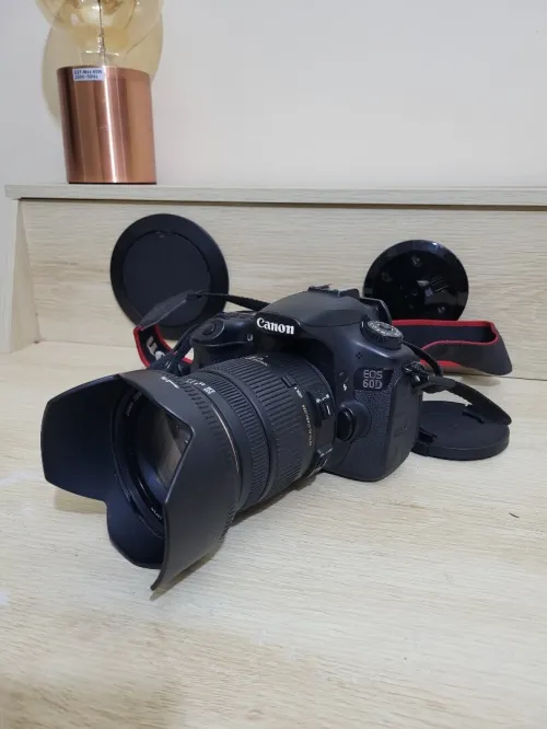 Canon EOS 60D Appareil photo Reflex 18 Mpix CMOS APS-C + Sigma EX 17-50mm - f/2.8 DC OS HSM 