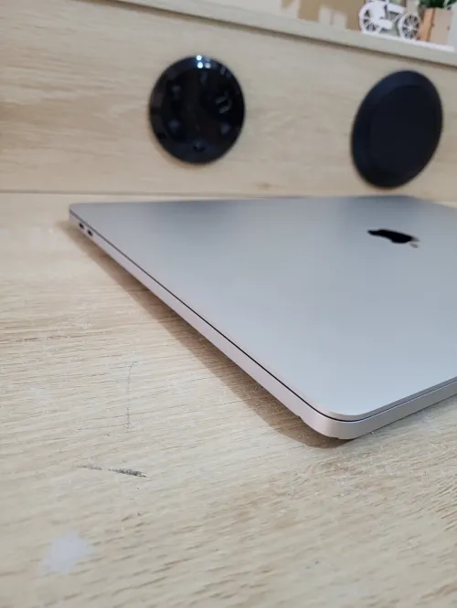 MacBook Pro 16" 2019 | CORE i7 | 16GB RAM | AMD RADEON PRO 5300M 4GB | 512GB SSD |GAMME Workstation
