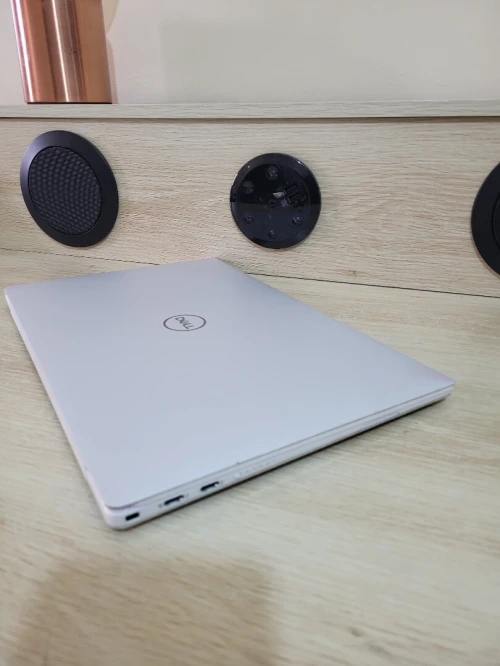 DELL XPS 7390 | CORE i7-10510U | 16GB RAM | 512GB NVMe SSD | INTEL UHD GRAPHICS