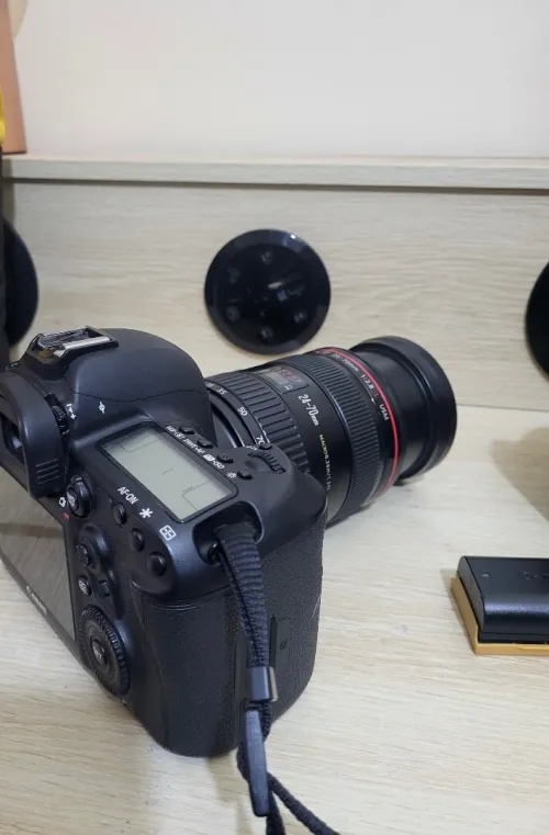 Canon EOS 5D Mark IV | Capteur 30Mpx Rendu cinématographique 4K + Objectif Canon EF 24 70 2.8 L USM
