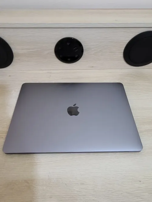 MacBook Pro Touch Bar Mid 2019 13-inch | INTEL CORE I5 QUATRE COEURS | 8GB RAM | 256GB SSD