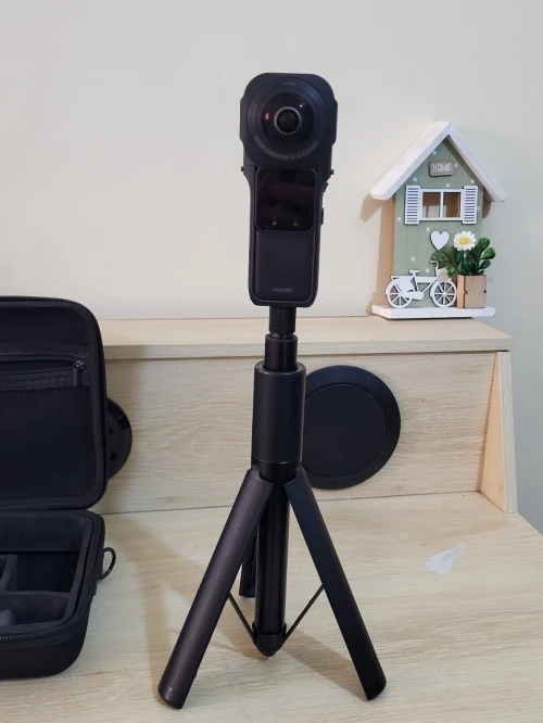 Insta360 One RS 1-inch 360 Edition - Caméra 360 VIDEO UHD 6K avec Deux capteurs 1 Pouce, co-conçue avec Leica, Photo 21MP, stabilisation FlowState, Faible luminosité de qualité, résistante à l'eau