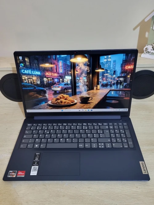 Lenovo IdeaPad 1 15.6'' FHD | RYZEN 7 5700U | 16GB RAM | 512GB NVMe SSD | AMD RADEON GRAPHICS 2GB