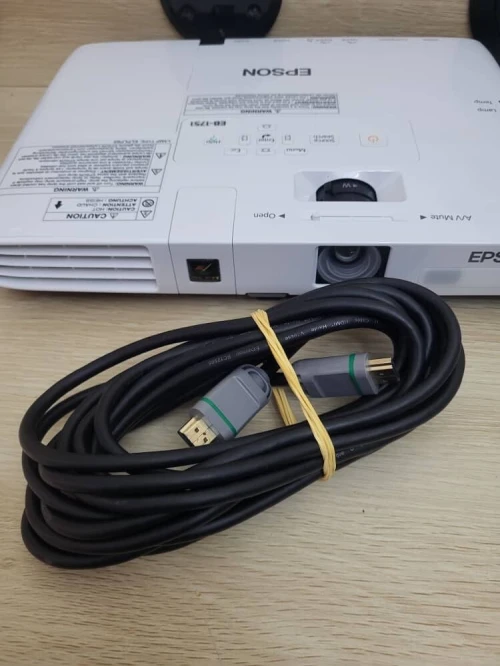 EPSON EB1751 PROJECTEUR 3LCD - PORTABLE - 2600 LUMENS - XGA (1024 x 768) - 4:3 + 2 TÉLÉCOMMANDES