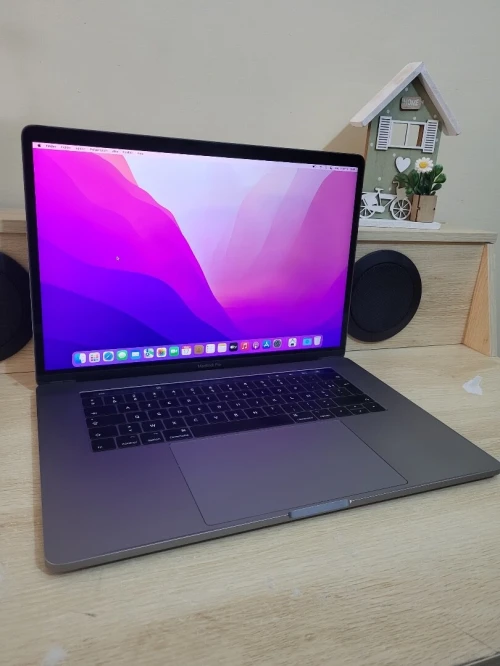 MacBook Pro 15.6" | CORE i7 | 16GB RAM | AMD RADEON PRO 455 2GB | 512GB SSD | GAMME Workstation