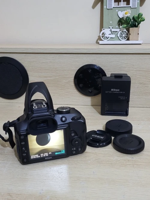 Nikon D3400 Appareil Photo Numérique Réflex 24.2 Mpix + OBJECTIF Nikon AF-P DX Nikkor 18 55mm f 3.5 5.6 g vr