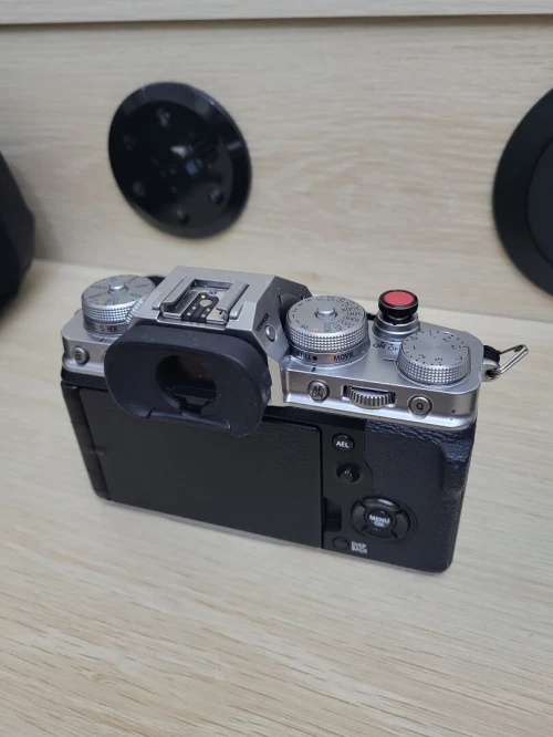 Fujifilm X-T4 sans miroir | 26Mpx | APS-C | 4K/UHD 60 pi/s | + OBLECTIF  TTARTISAN 27mm f/2.8 X AF